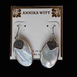 Annika Witt - MOTHER OF PEARL SHELL in Sterling Silver - Drop Earrings